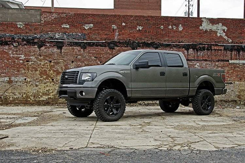 Rough Country 6in Ford Suspension Lift Kit, Lifted Struts & V2 Shocks (2014 F-150 4WD) 57571