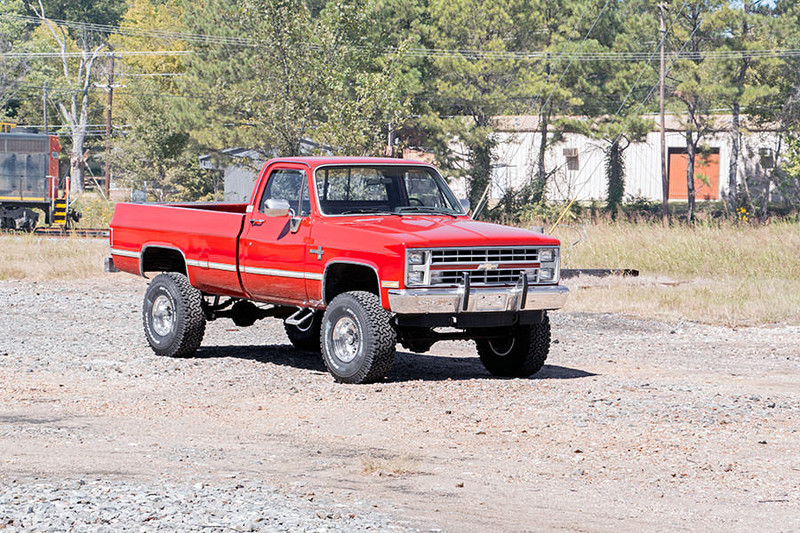 Rough Country - 4 Inch Lift Kit - 56 Inch Rear Springs - Chevy/GMC 3/4-Ton Suburban/C25/K25 Truck (73-76)