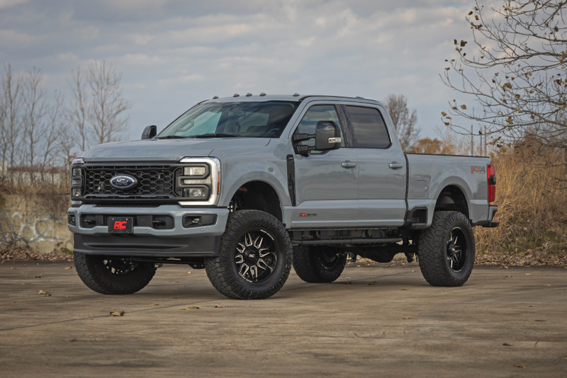 Rough Country - 4.5 Inch Lift Kit  - R/A - C/O V2 - Ford F-250/F-350 Super Duty 4WD (23-25)