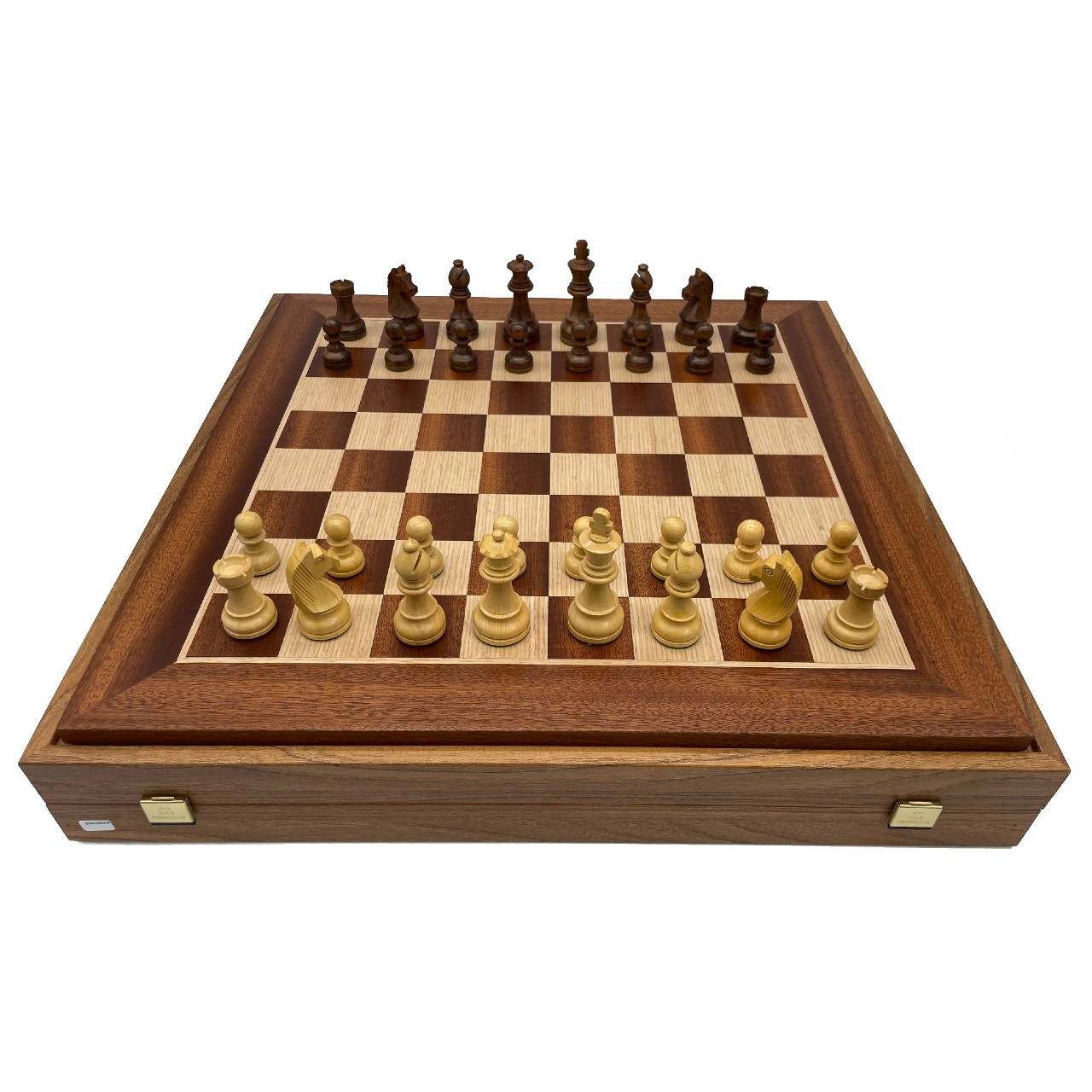 Chess Chivalry: Staunton Chess Pieces & Chessboards