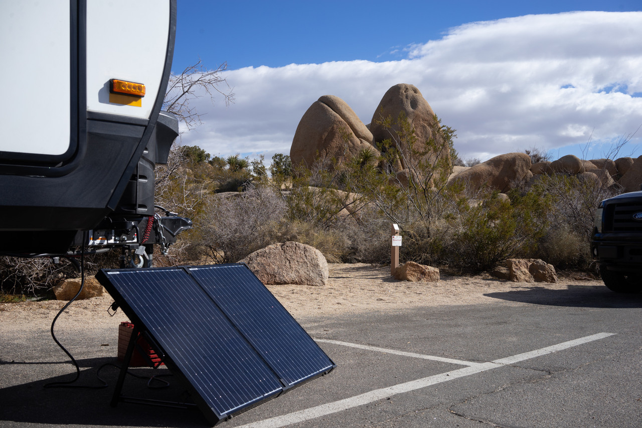 What Are the Benefits of a Foldable Solar Suitcase?