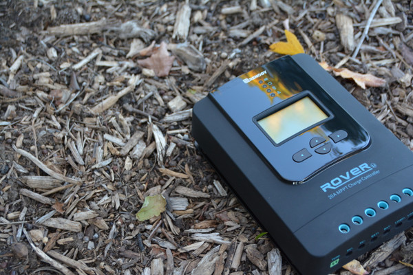 What is the difference between MPPT and PWM charge controllers?