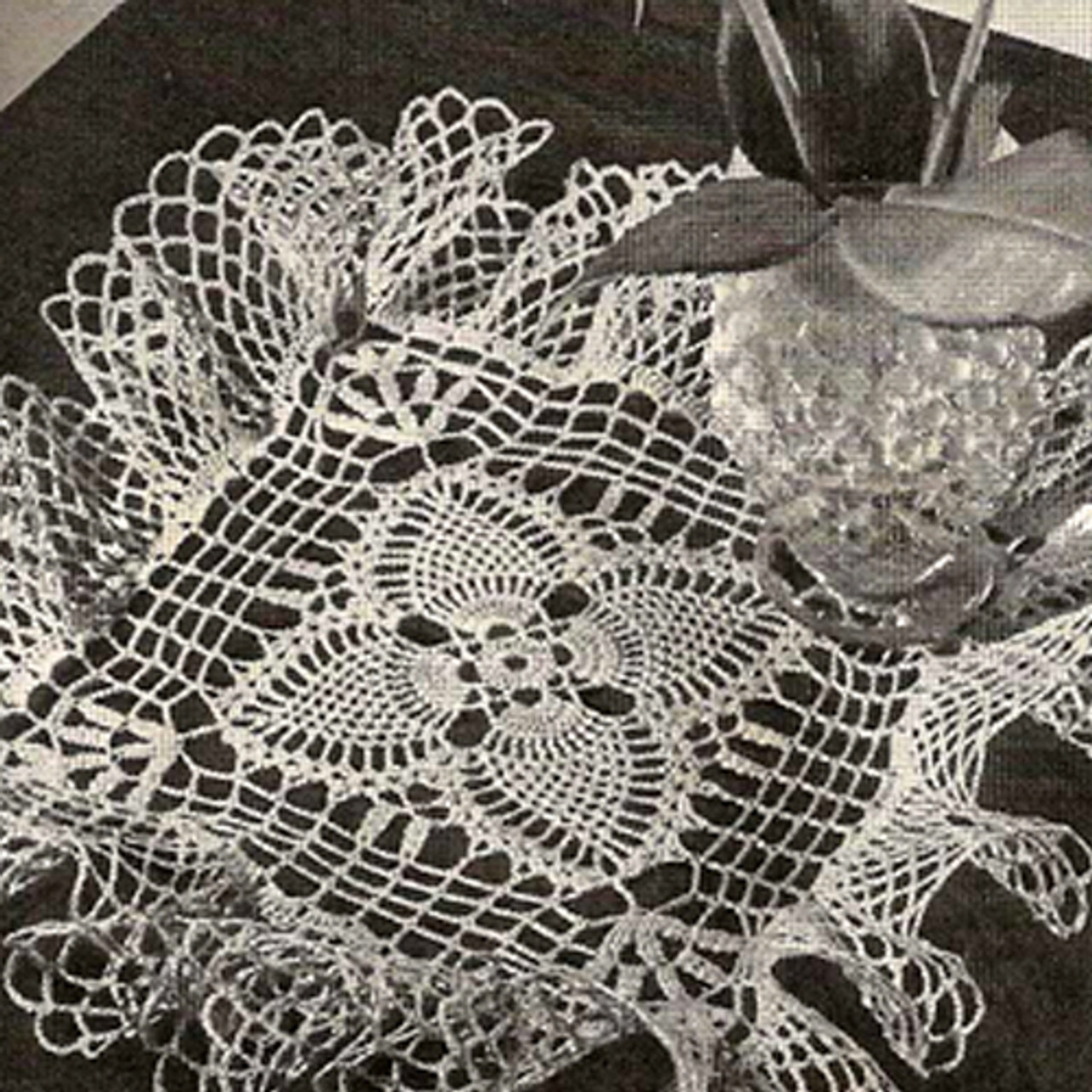 Pineapple Trellis Crochet Doily Pattern, Vintage 1940s