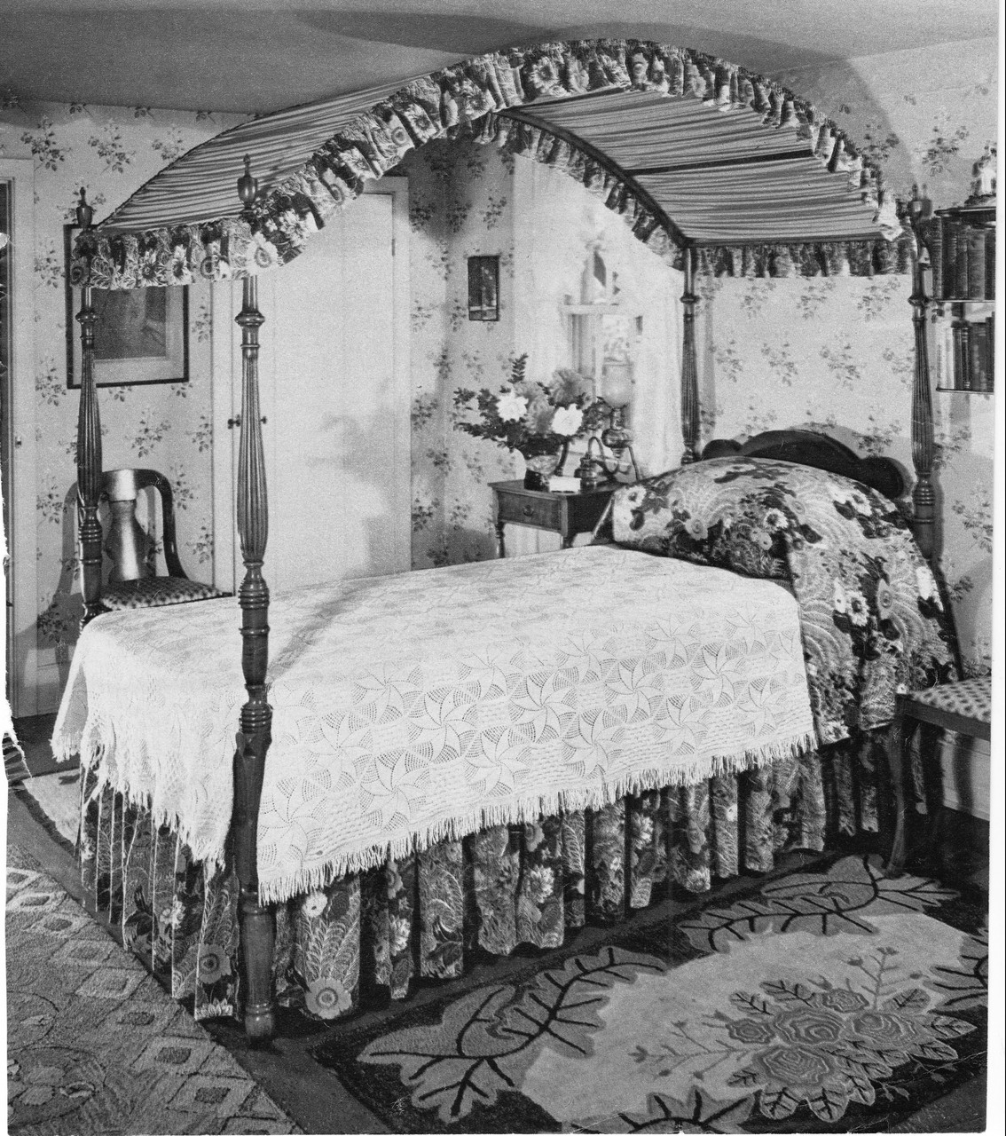 Knitted Pinwheel Square Pattern for Bedspreads