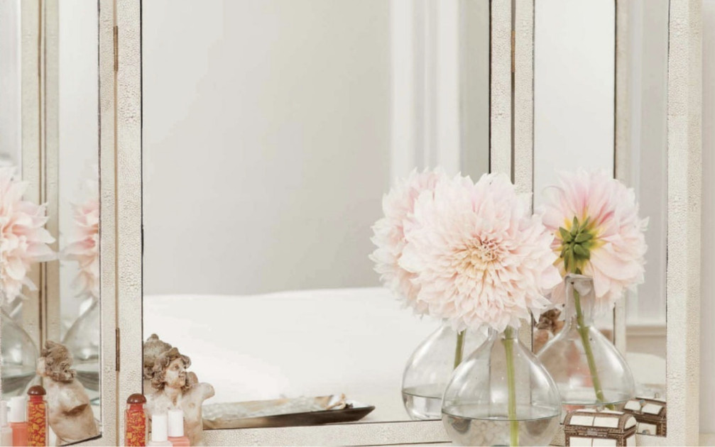Dazzling Wall Mirror for a Spacious Feel