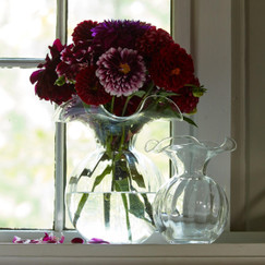 Vietri Hibiscus Glass Vase 