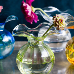 Vietri Hibiscus Glass Green Bud Vase 
