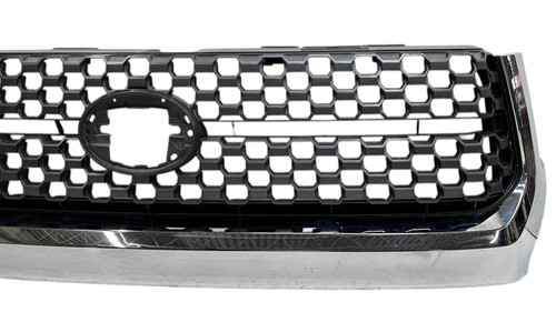 GRILLE FR CHROME FRAME W/ LIGHT GRAY HONEYCOMB CENTER REPLACEMENT FOR  TOYOTA TUNDRA 4WD 2019 PARTSLINK NUMBER   TO1200453