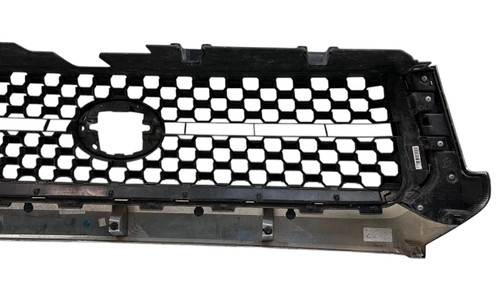 GRILLE FR CHROME FRAME W/ LIGHT GRAY HONEYCOMB CENTER REPLACEMENT FOR  TOYOTA TUNDRA 4WD 2019 PARTSLINK NUMBER   TO1200453