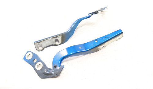 HOOD HINGES RH CHROME STEEL REPLACEMENT FOR FORD ESCAPE 2023 PARTSLINK NUMBER FO1236189 HOOD HINGES RH CHROME STEEL REPLACEMENT FOR FORD ESCAPE 2023 PARTSLINK NUMBER FO1236189