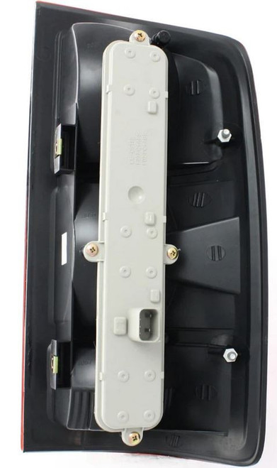 TAIL LAMP LH HQ REPLACEMENT FOR DODGE PICKUP DODGE RAM 2500 - 3500 2003 PARTSLINK NUMBER  CH2800147