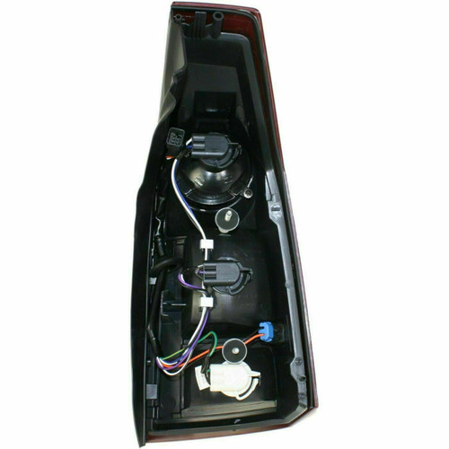 TAIL LAMP LH W/BLACK SQUARE IN LOWER LENS TO 1/3/04 HQ REPLACEMENT FOR CADILLAC CTS 2004 PARTSLINK NUMBER GM2800230