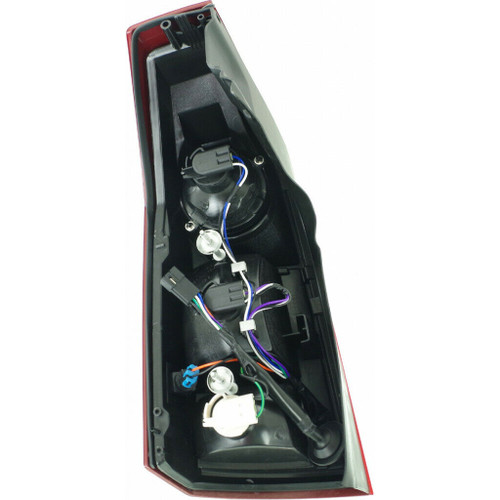 TAIL LAMP RH W/BLACK SQUARE IN LOWER LENS TO 1/3/04 HQ REPLACEMENT FOR CADILLAC CTS 2004 PARTSLINK NUMBER GM2801230