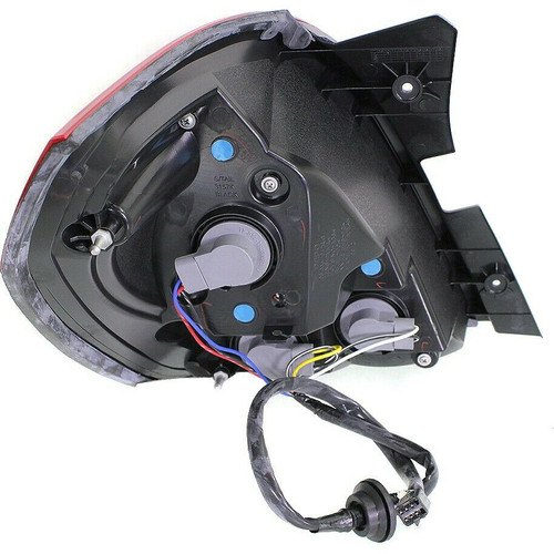 TAIL LAMP RH RED LINE MDL HQ REPLACEMENT FOR SATURN VUE 2010 PARTSLINK NUMBER GM2801226 TAIL LAMP RH RED LINE MDL HQ REPLACEMENT FOR SATURN VUE 2010 PARTSLINK NUMBER GM2801226