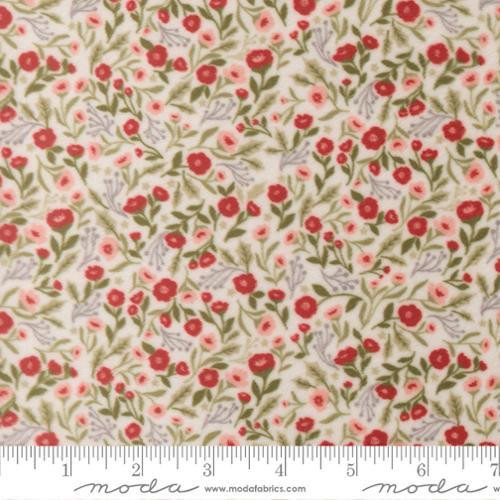 Moda Fabrics Christmas Eve Cuddle Fleece Lela Boutique Red Green Cream Floral, close-up of fleece fabric featuring a festive floral pattern with red, green, and cream colors.