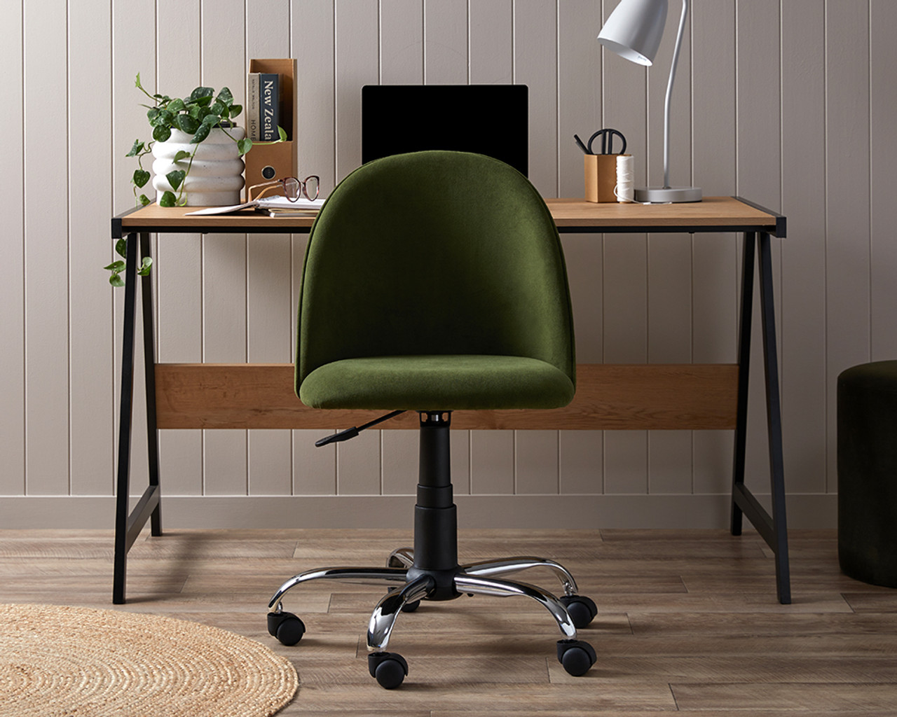 Green office 2025 desk chair