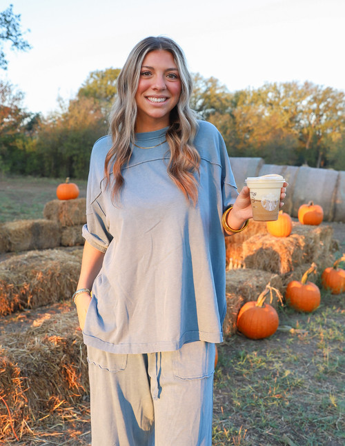 etavirp Logo Crewneck (Navy × Lemon) etavirp Logo Crewneck. (Navy × Lemon)