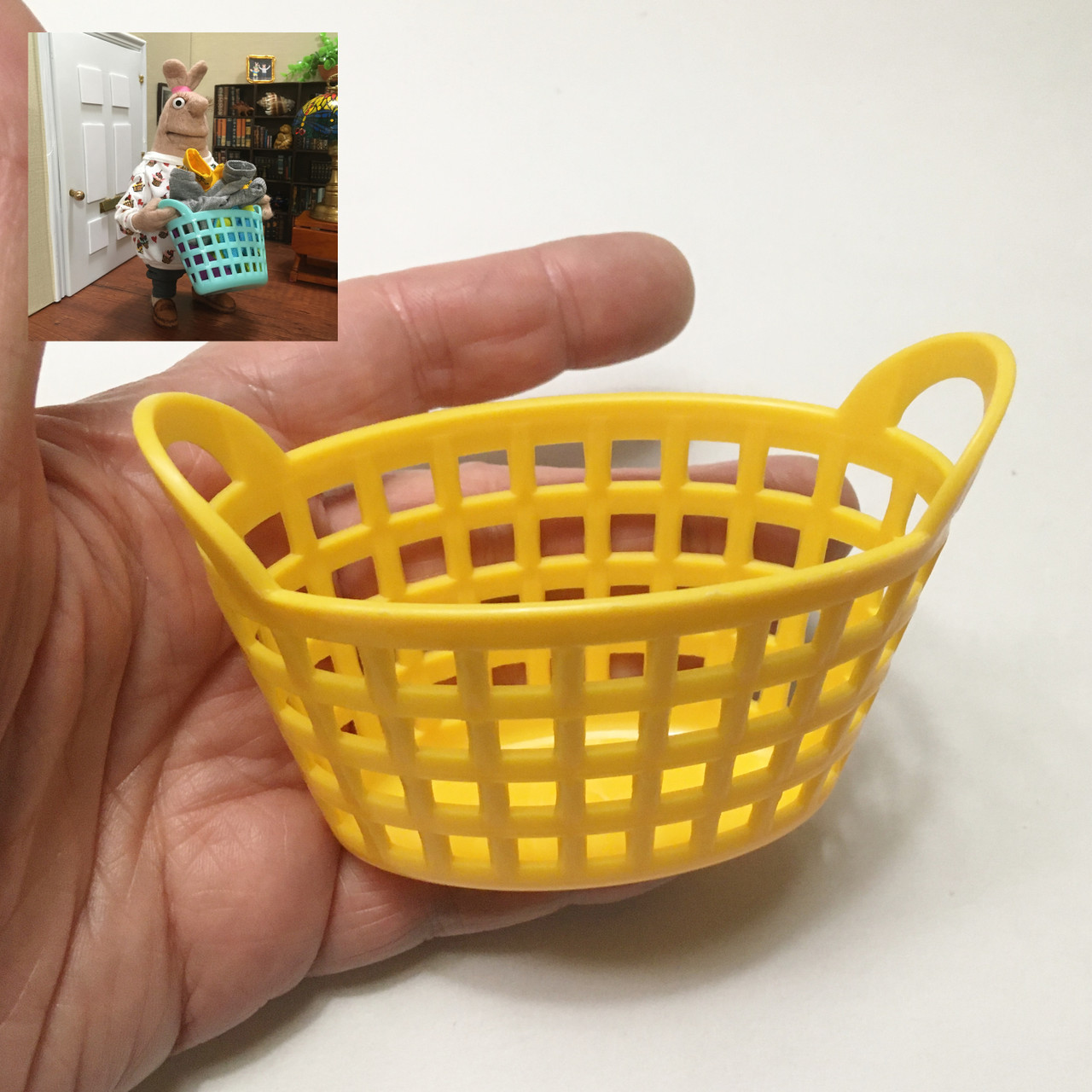 M00079-YELLOW MOREZMORE Miniature Laundry Basket 1:6 Scale Puppet