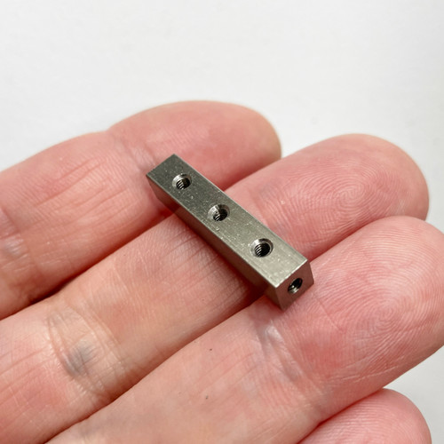 M00746 MOREZMORE HPA MINI 25mm Chest Bar 5 Hole Connector M2 Threaded Stop Motion Puppet