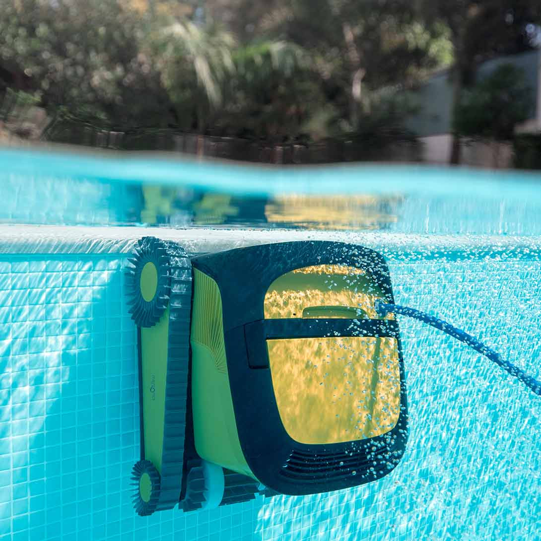 Dolphin Wave 90i Commercial Swimming Pool Cleaner
