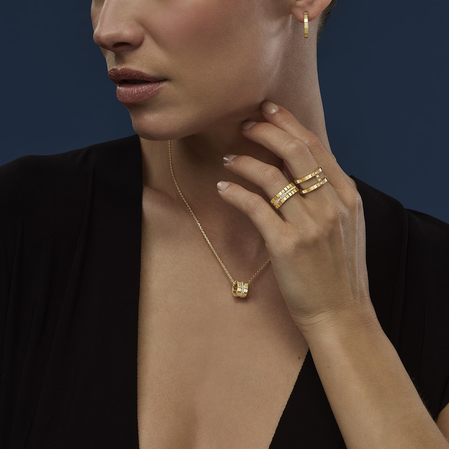 Chopard - Diamond Ring Ice Cube @827005-0040 worn side view