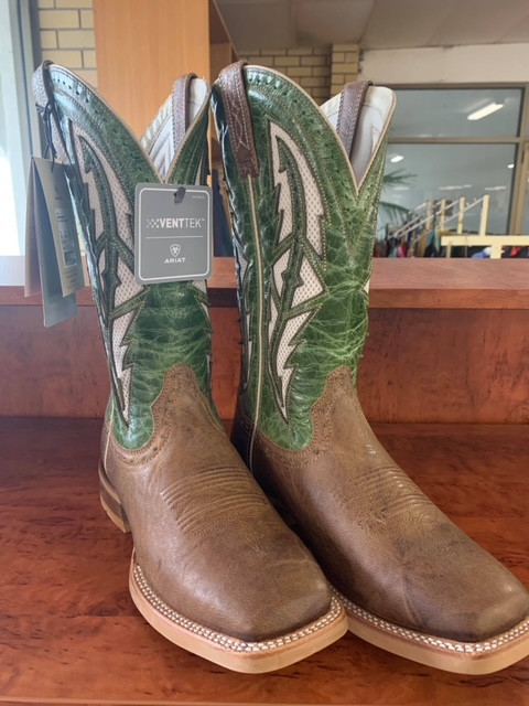 ariat cowhand