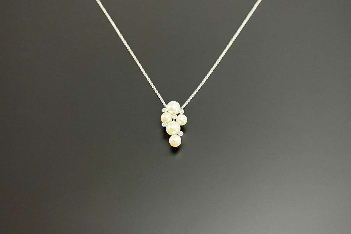 A Beautiful Pearl and Diamond Pendant Necklace