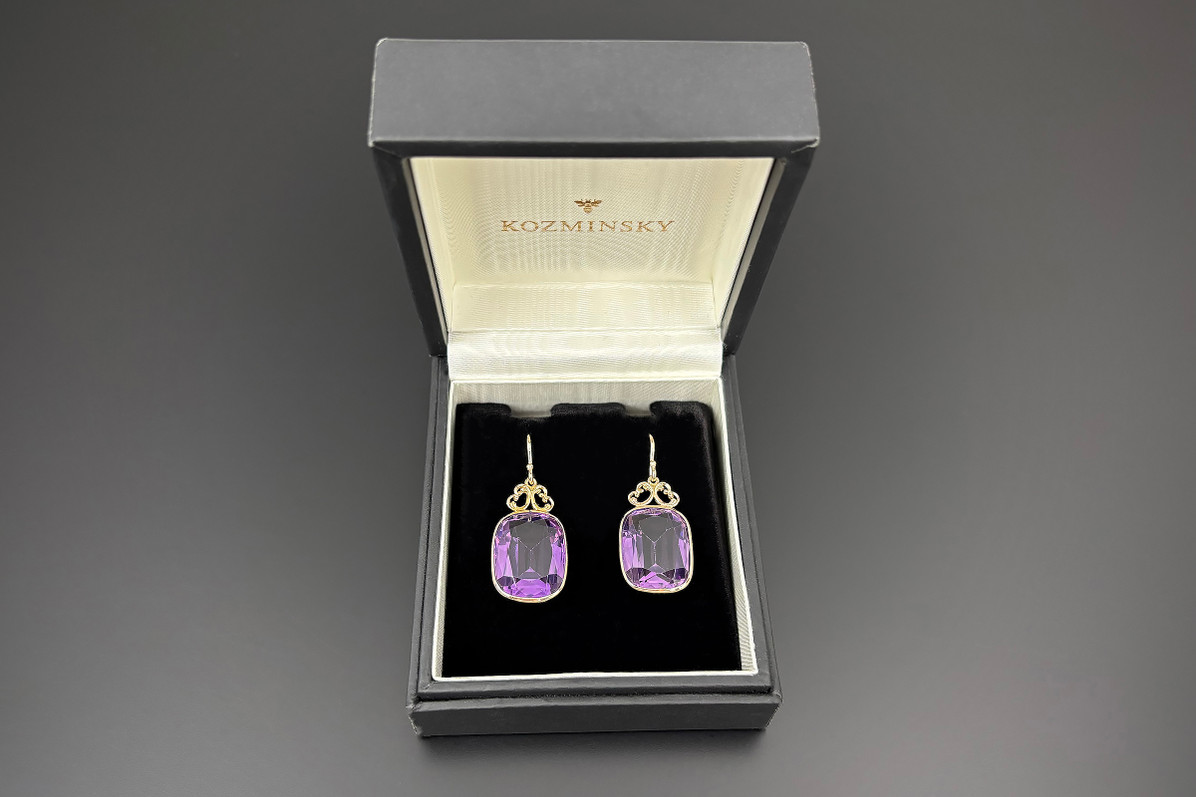 Cushion Cut Amethyst and Gold Earrings
Cushion Cut Amethyst and Gold Earrings