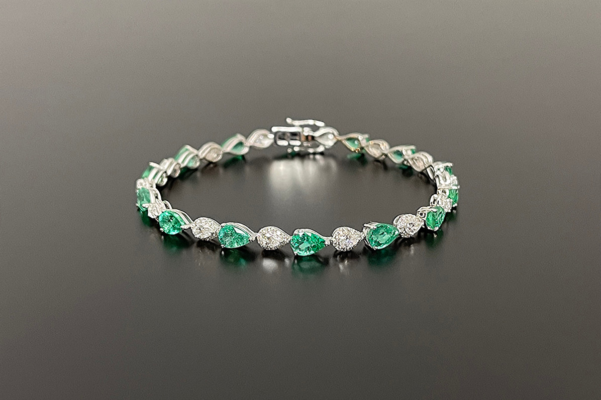 Emerald and diamond bracelet