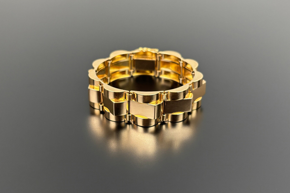 A Superb French Retro Gold Bracelet