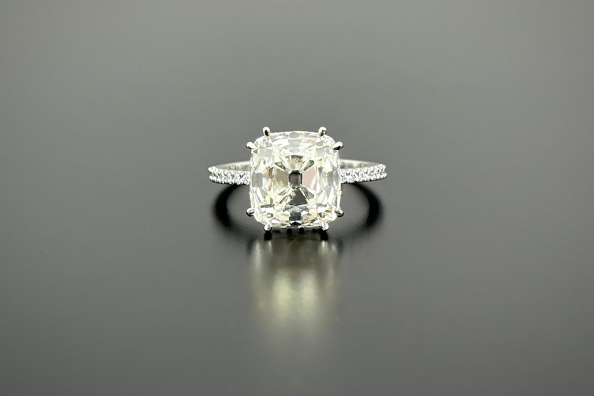 An Sublime Solitaire Diamond Ring An Sublime Solitaire Diamond Ring