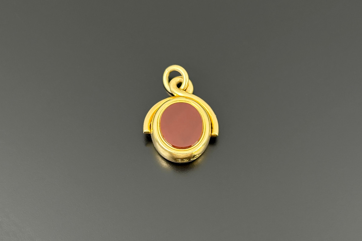  Victorian Gold and Agate Swivel Pendant
