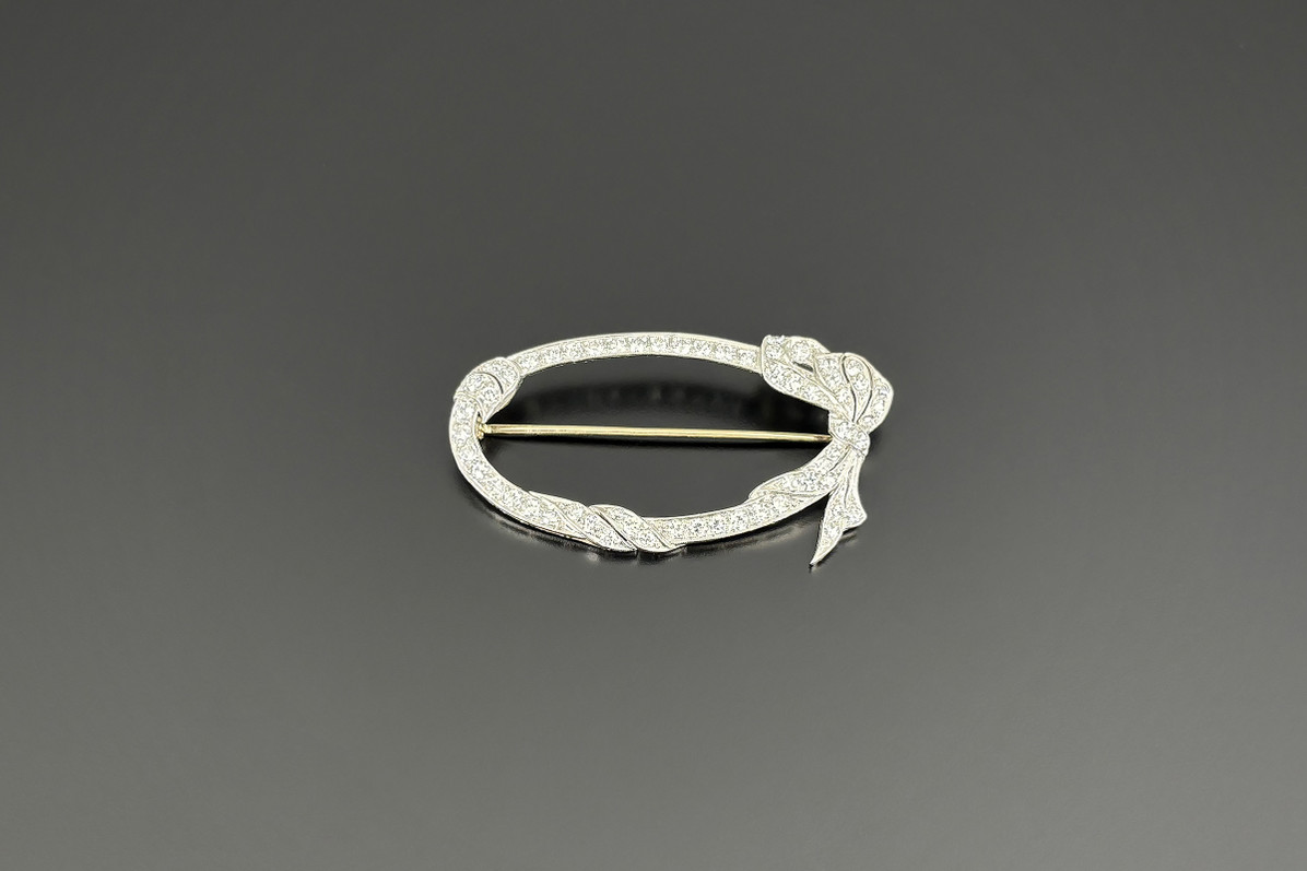 An Elegant Art Nouveau Diamond Brooch