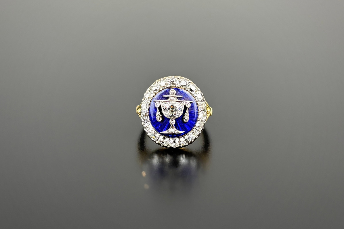 Georgian diamond and enamel ring in 18ct gold and silver. Antique.