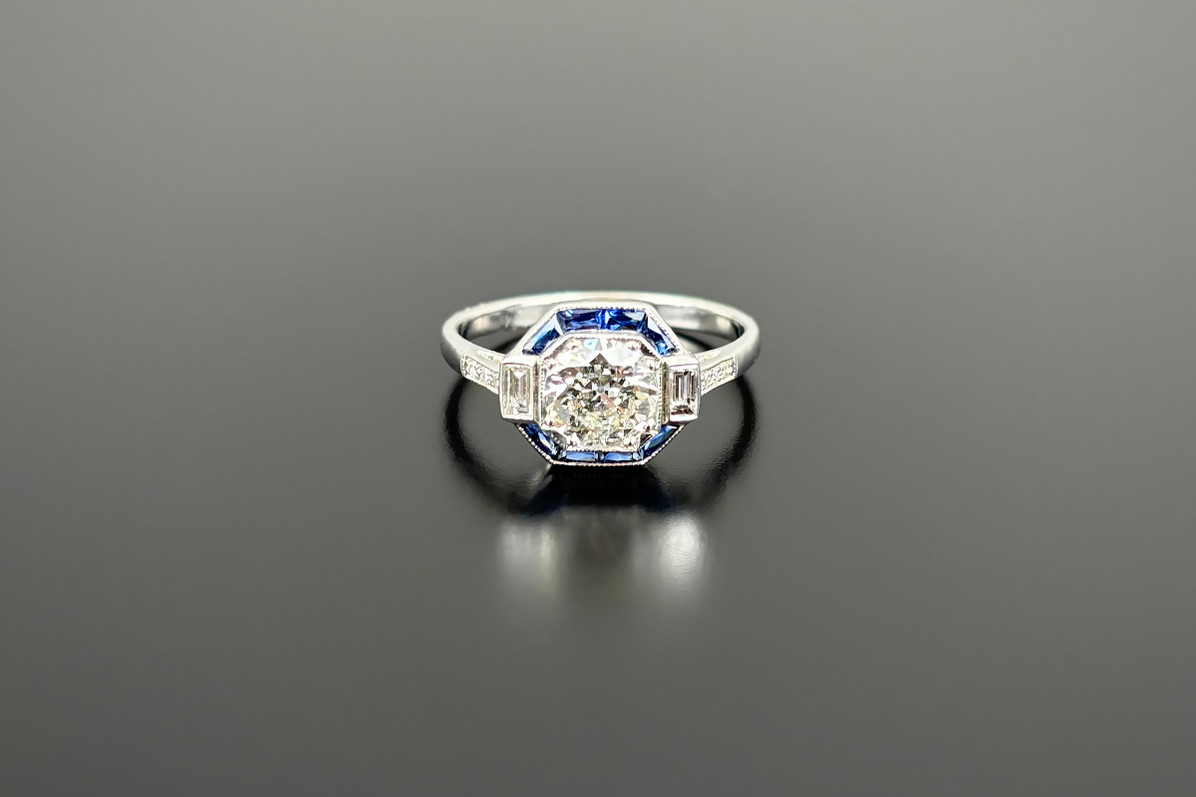 Art Deco diamond and sapphire ring in 18ct white gold.