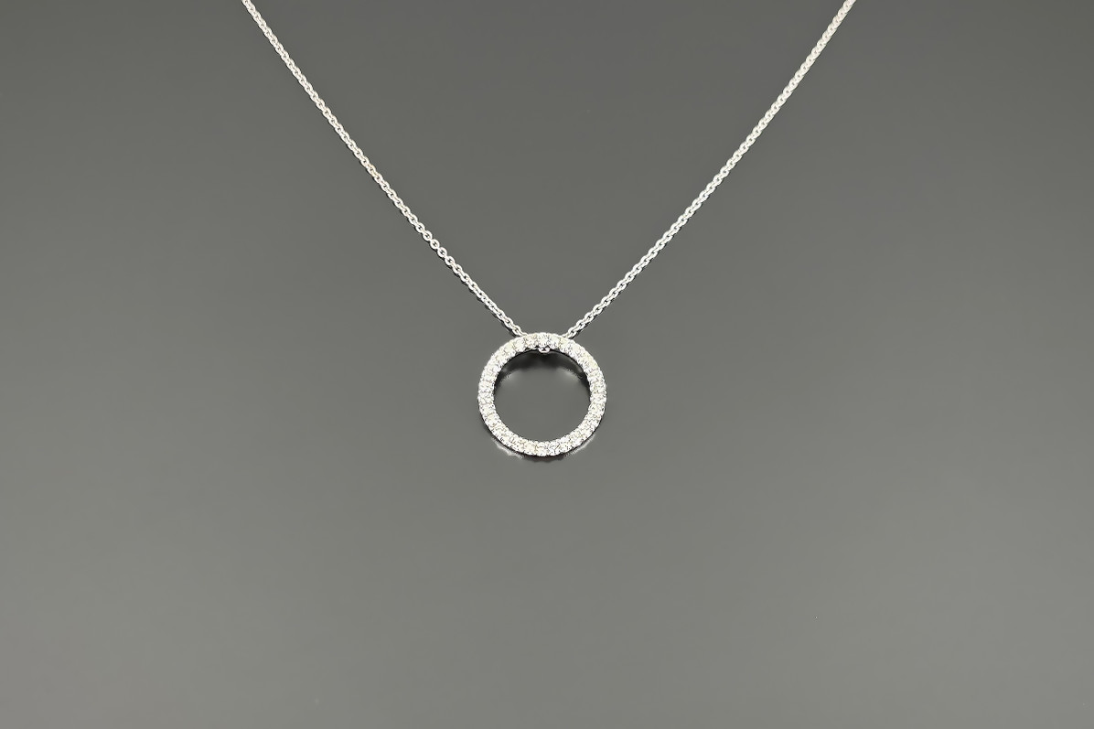  Diamond Circular Pendant in 18ct white gold with chain

