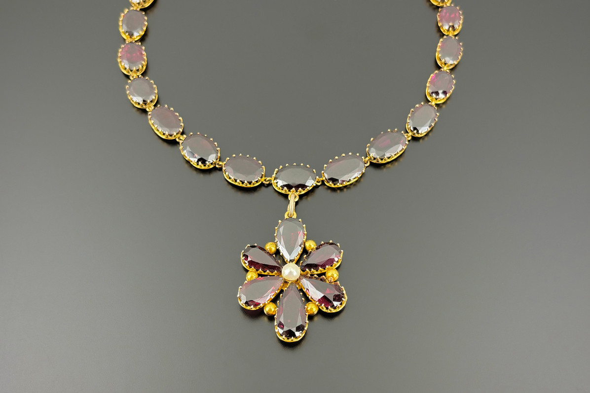 Rare Georgian Garnet Riviere and Pendant Necklace 
