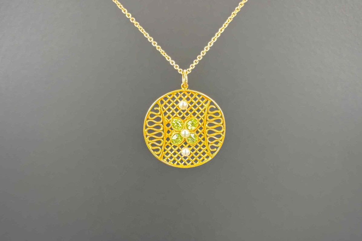 Edwardian Gold, Peridot and Pearl Pendant
