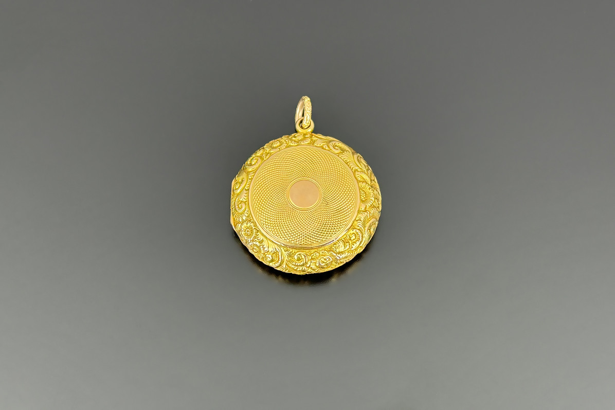 A georgian gold locket