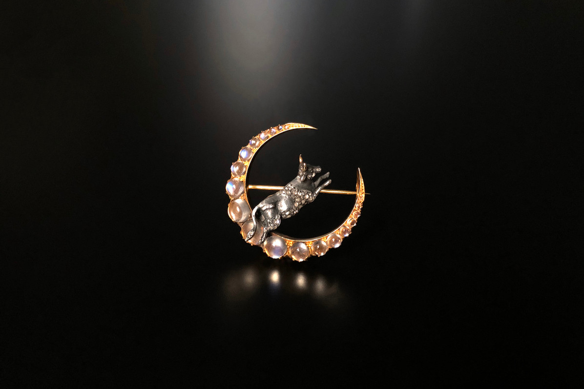An Exceptional Moonstone, Diamond and Gold Allegorical Brooch
18ct gold and silver. An Exceptional Moonstone, Diamond and Gold Allegorical Brooch
18ct gold and silver.