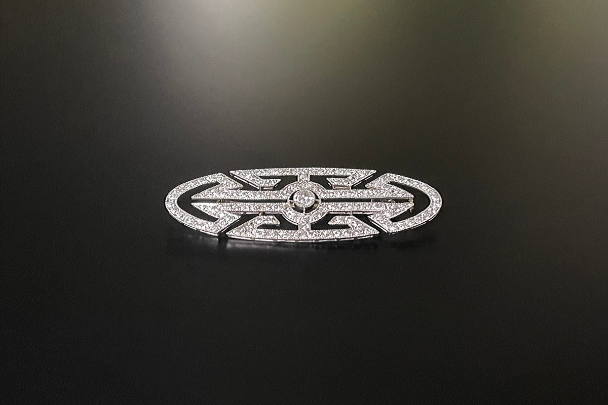 A Divine Diamond Plaque Brooch
Oval pierced form
Having a principal early round brilliant cut diamond set within delicately saw pierced geometric formations.
Set throughout with small brilliant cut diamonds.
Platinum
Total weight: 7gms
Total diamond weight: 2.30cts
Colour: G
Clarity: VS-SI