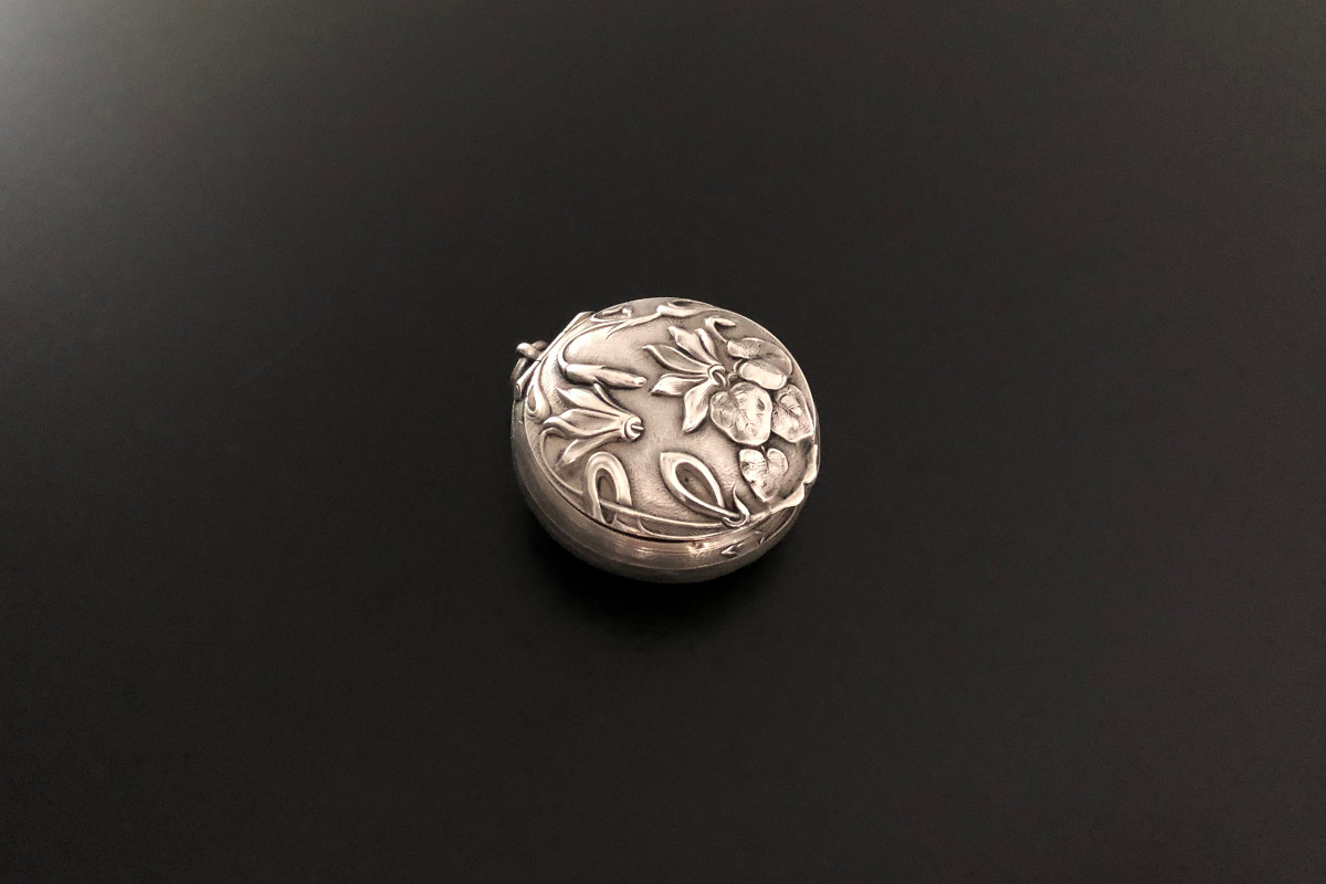 Art Nouveau pill box and pendant A Pretty Silver Pill Box Pendant with chased stylised floral decoration
Gilt wash interior
Silver
