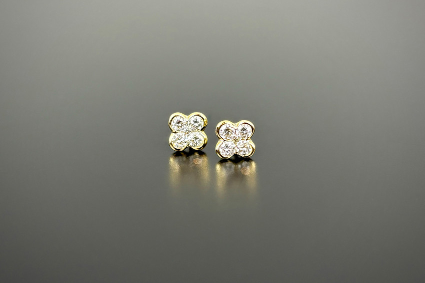 A Sweet  Pair of Clover Diamond Cluster Stud Earrings (YG)