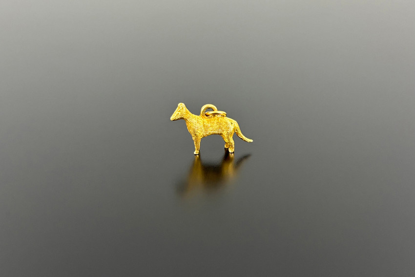 Gold Canine Charm in 18ct gold

