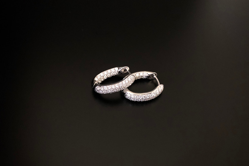 A Stylish Pair of Diamond Huggie Earrings
Pave set with round brilliant cut diamonds
Total diamond weight: 0.94cts
Colour: G
Clarity: SI
18ct white gold
Total weight: 3.85gms
