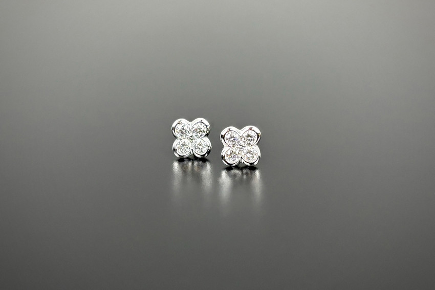  A Sweet  Pair of Clover Diamond Cluster Earrings (WG)