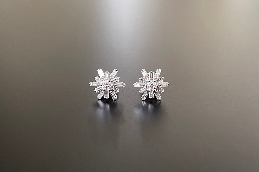 A Divine Pair of Diamond Star Cluster Earrings