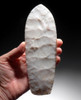 MUSEUM-CLASS UNBROKEN AZTEC PRE-COLUMBIAN SACRIFICAL BIFACIAL DAGGER IN RARE WHITE CHERT *PC287