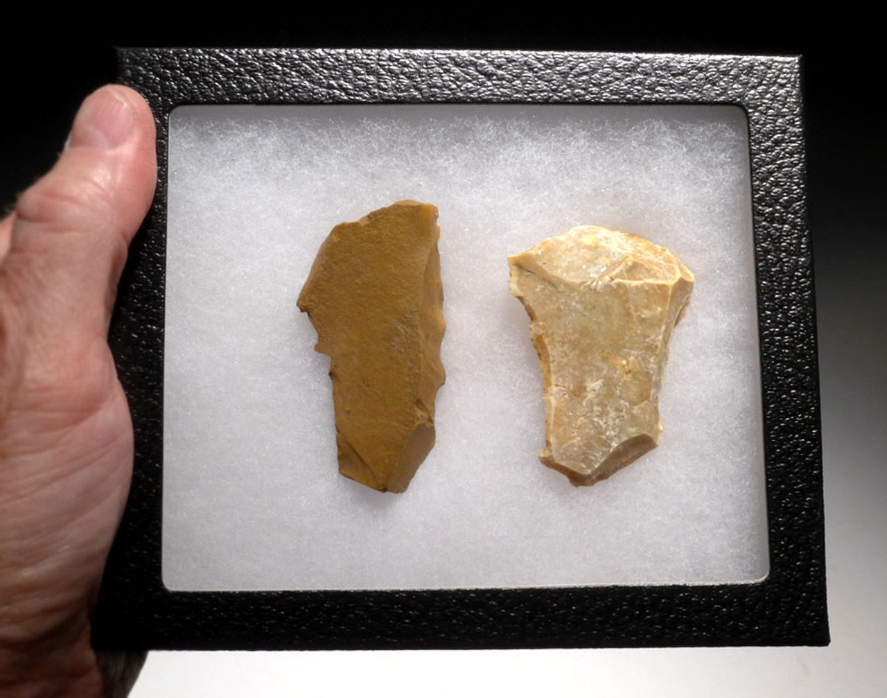 UP019 - SET OF TWO LARGE UPPER PALEOLITHIC FLAKE TOOLS FROM FAMOUS CRO-MAGNON SITE IN FRANCE