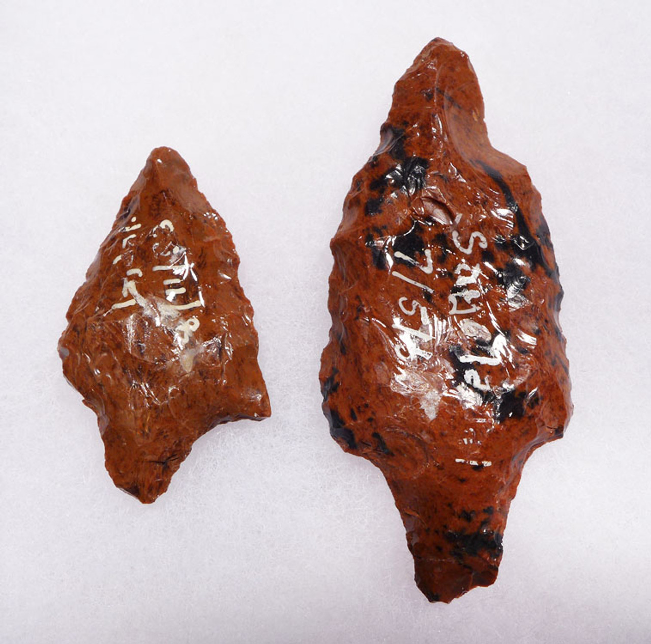 PC239- SET OF RARE RED PRE-COLUMBIAN OBSIDIAN ATLATL AND ARROWHEAD POINTS